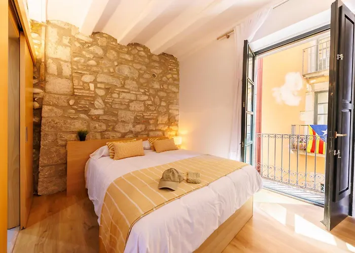 Bravissimo Calderers, Monthly Lejlighed